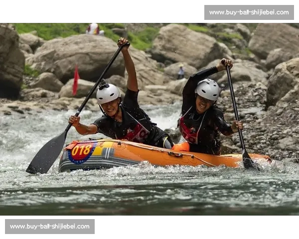 黄河抢渡赛玛沁站圆满收官 中外健儿逐浪高原水域 黄河抢渡赛玛沁站圆满收官 中外健儿逐浪高原水域
